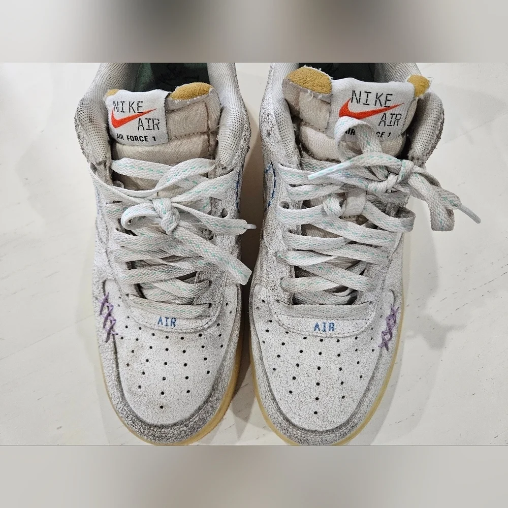 Nike AIR FORCE 1 '07 LV8. Size 9.5 DX2344-100